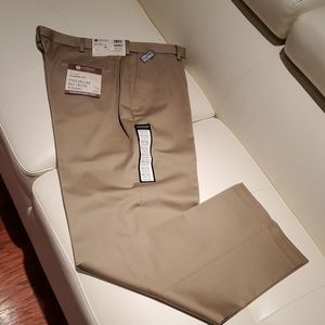 Haggar Men's No Iron Khaki Classic Fit Pants